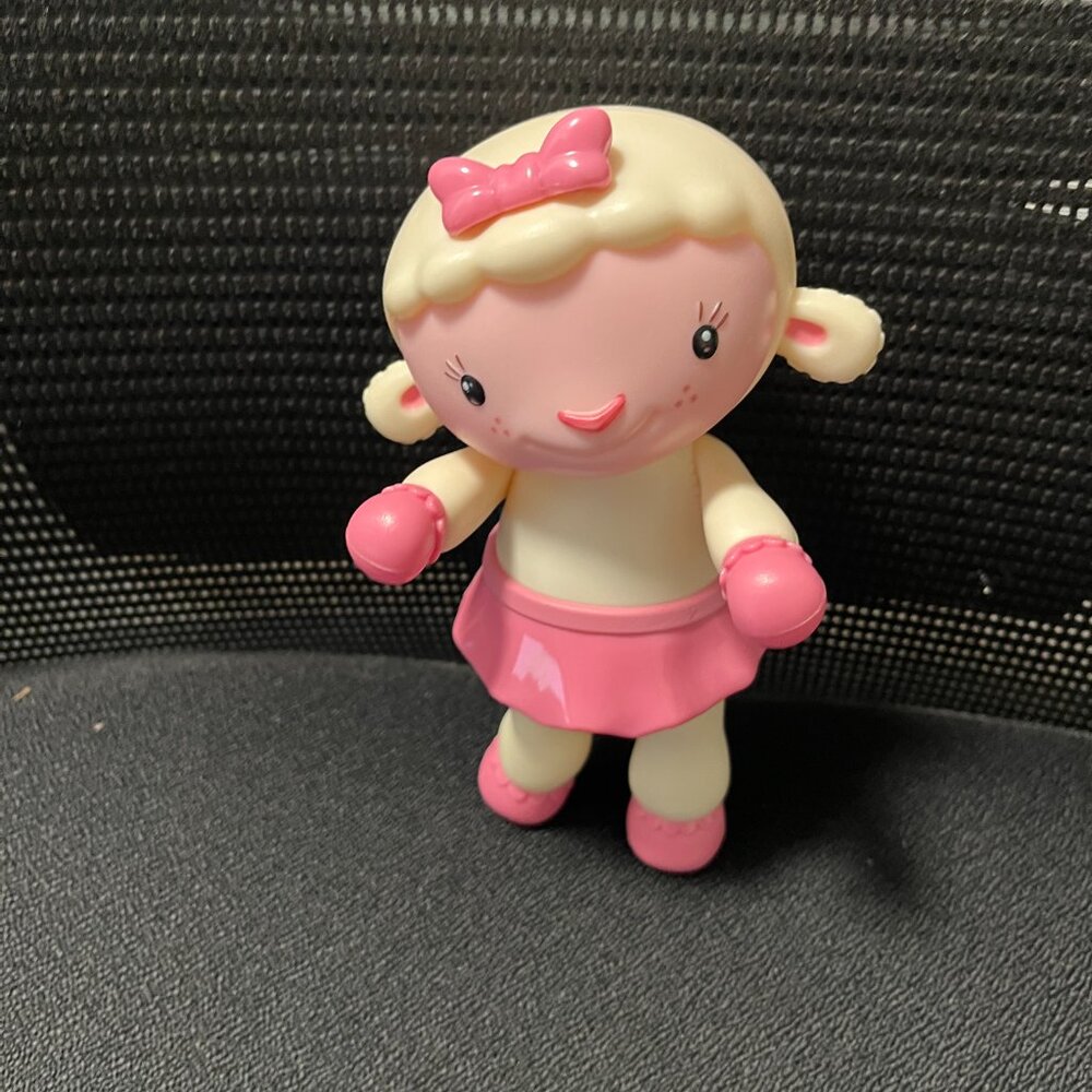 Disney Lambie Lamb Doc McStuffins 7" Plastic Poseable Figure Pink Doll Toy